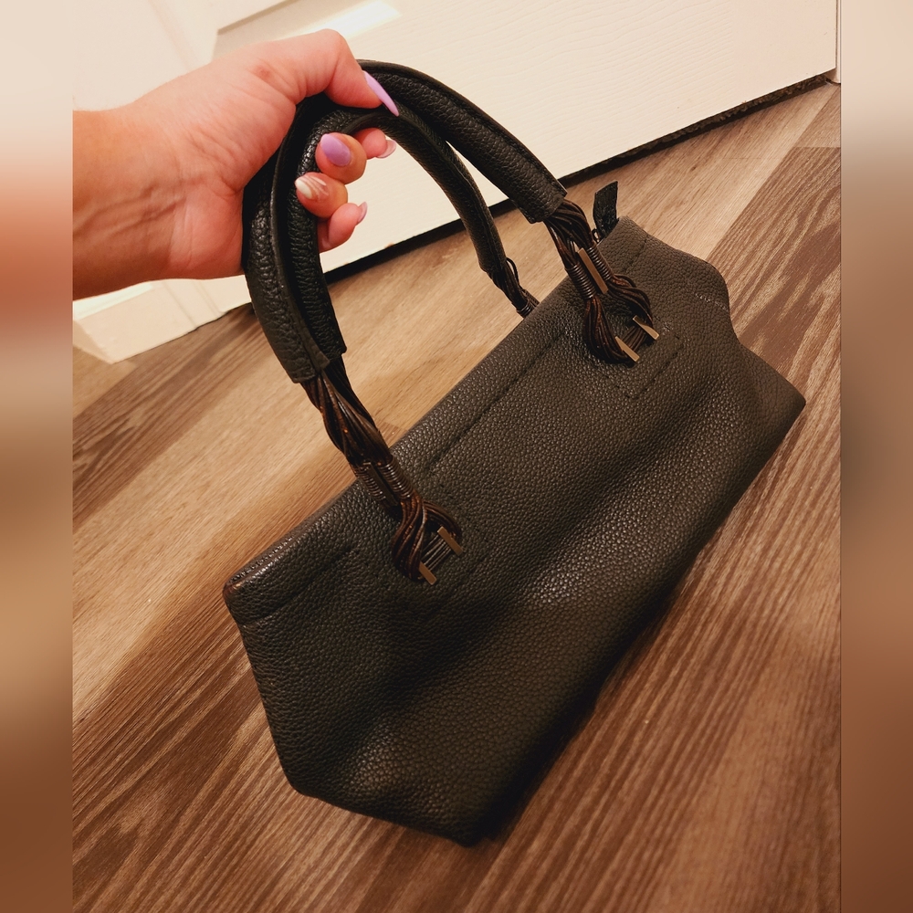 Avenue Black Leather Bag